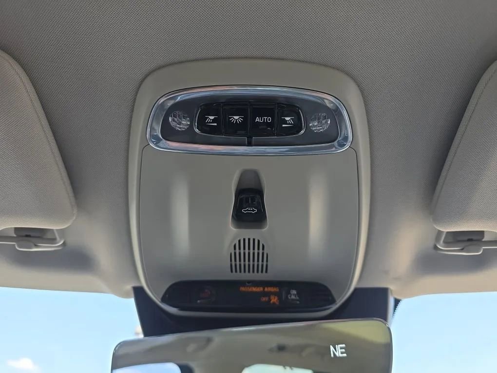 Used 2016 Volvo XC90 T6 Inscription w/ Vision Package image 40