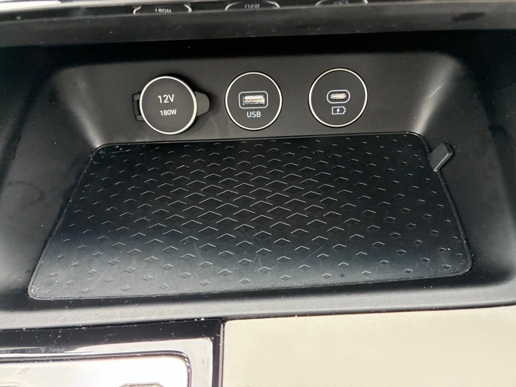 Used 2025 Genesis G70 2.5T image 31