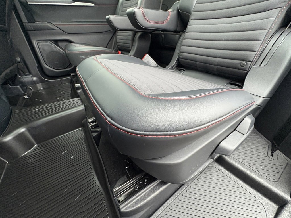 Used 2025 Ford Explorer ST-Line image 26