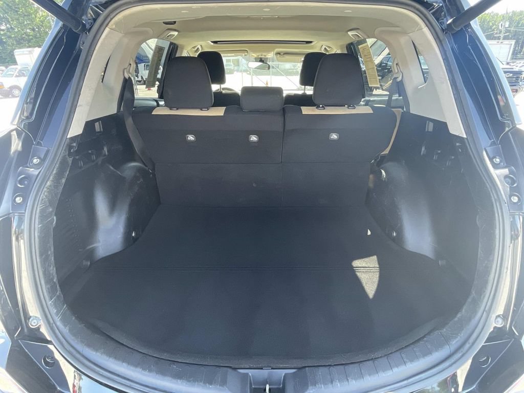 Used 2018 Toyota RAV4 XLE FWD image 11