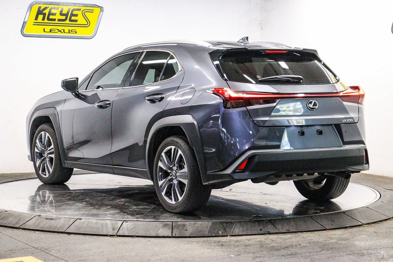 Used 2022 Lexus UX 200 w/ Accessory Package (Z2) FWD image 2