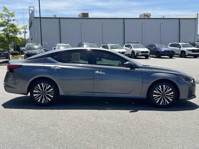 Used 2024 Nissan Altima 2.5 SV FWD image 14