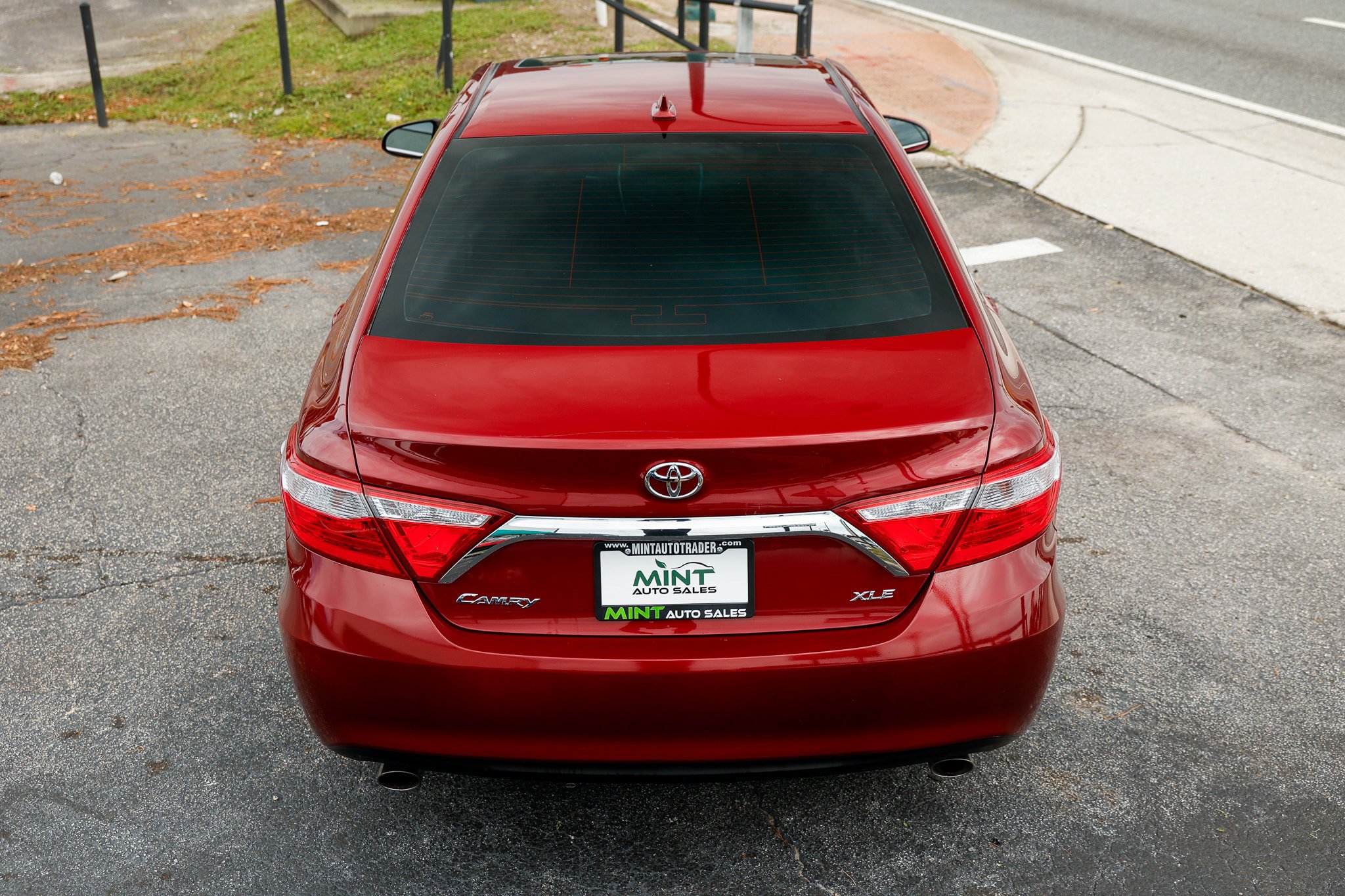 Used 2017 Toyota Camry XLE w/ Advanced Technology Package FWD image 13