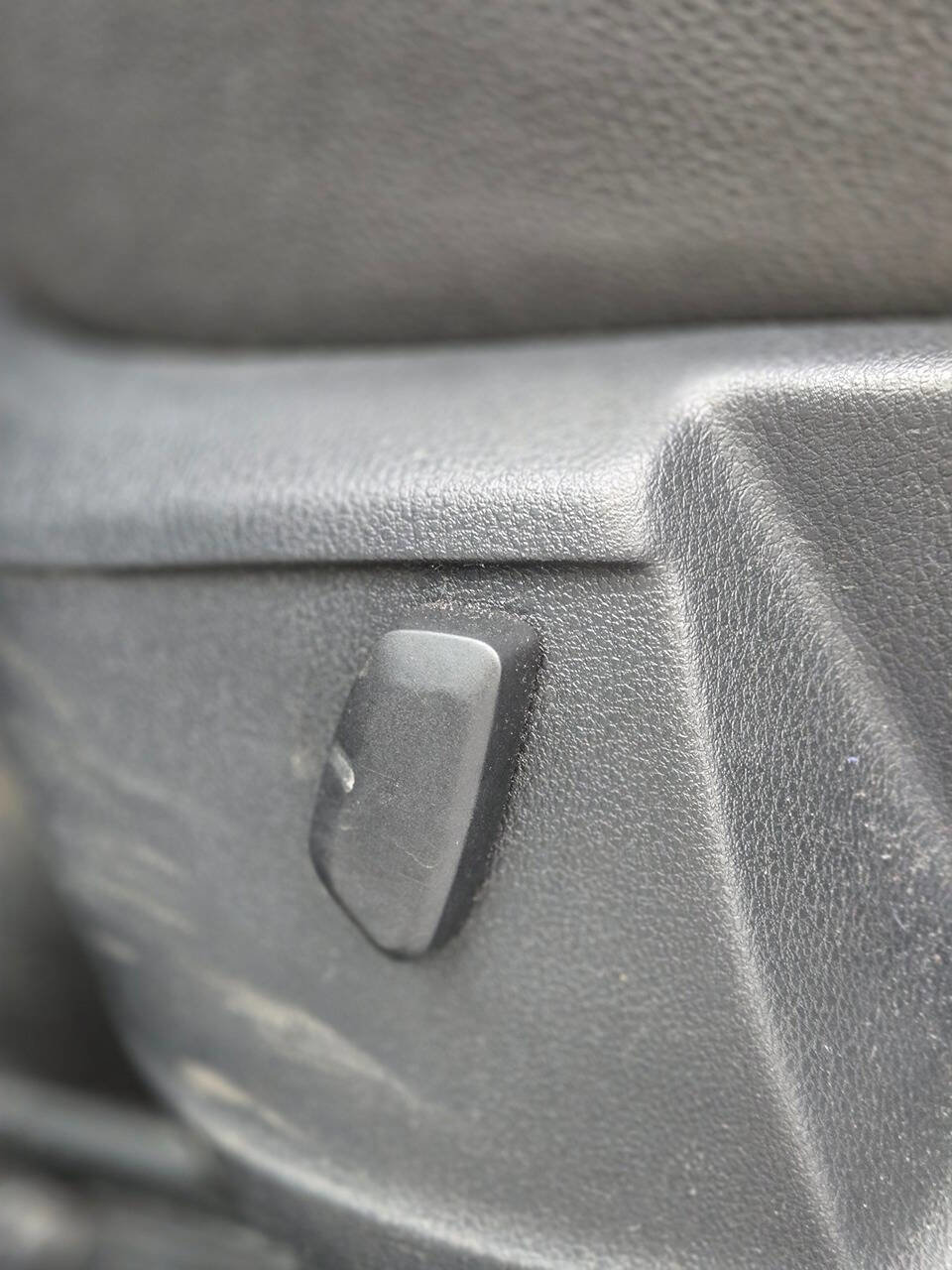 Used 2016 Volkswagen Tiguan S image 12