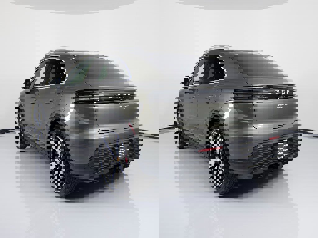 New 2025 Porsche Macan 4S Electric image 3