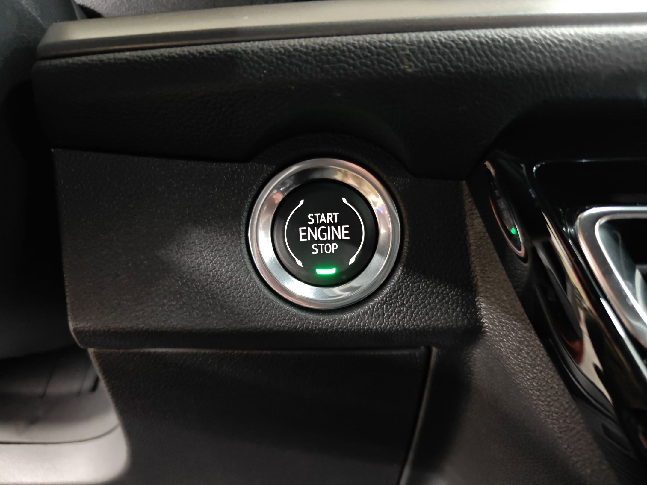 Used 2025 Chevrolet Traverse LT w/ Midnight/Sport Edition image 27