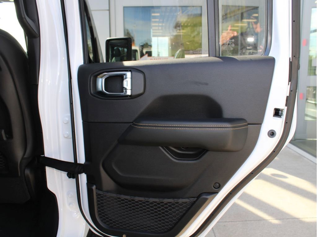 New 2025 Jeep Gladiator Sport image 28