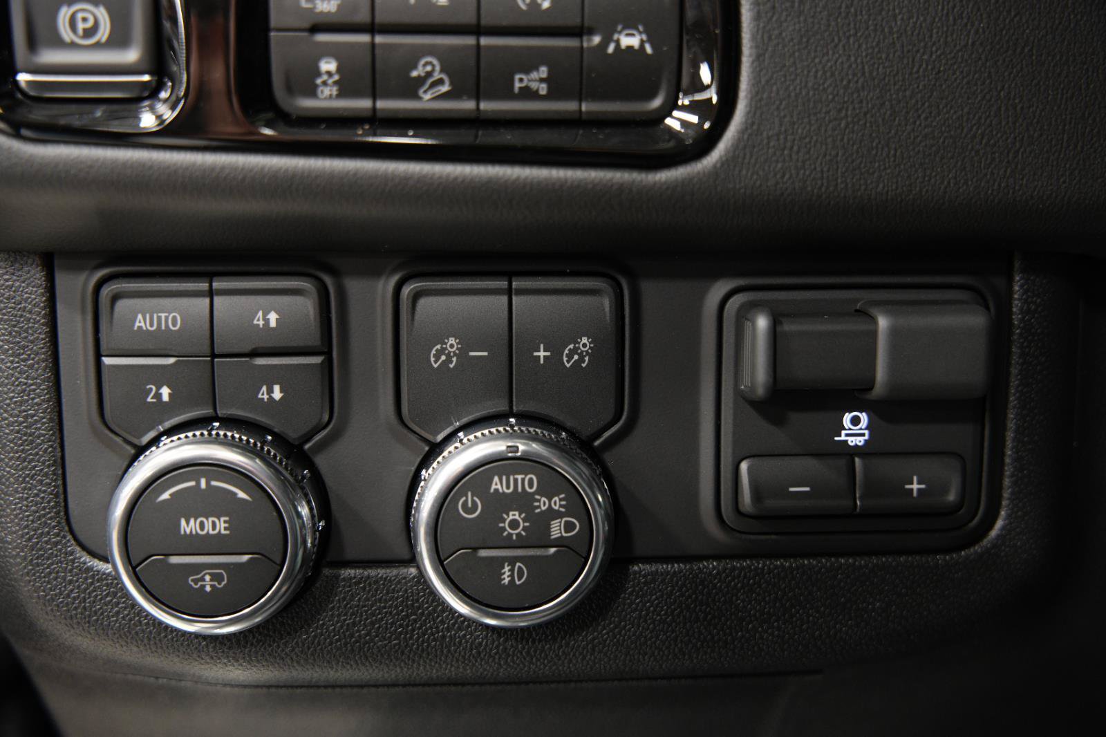 New 2026 GMC Yukon XL AT4 w/ AT4 Premium Plus Package AWD/4WD image 36