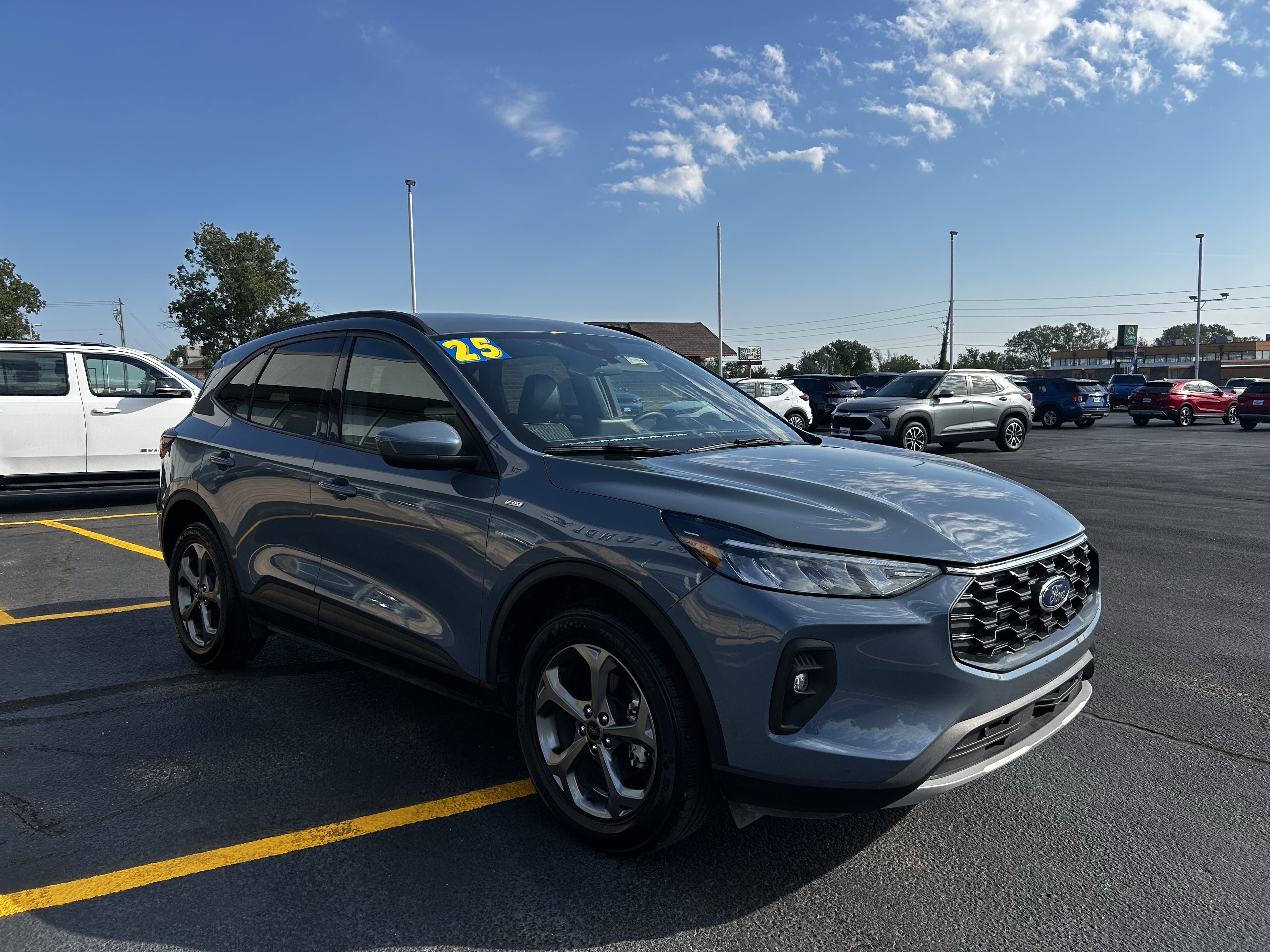 Used 2025 Ford Escape ST-Line Select AWD/4WD image 3