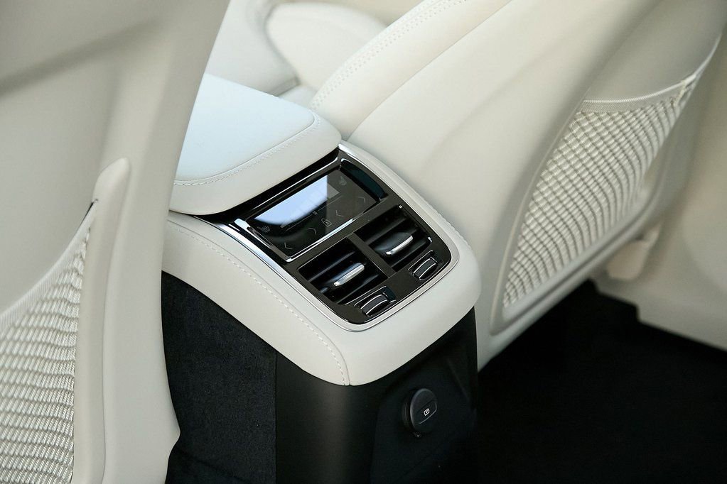 New 2026 Volvo XC90 T8 Ultra image 21