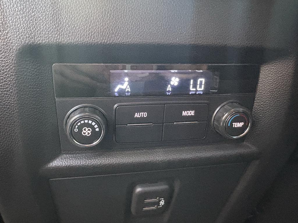 Used 2023 Chevrolet Traverse LT FWD image 27