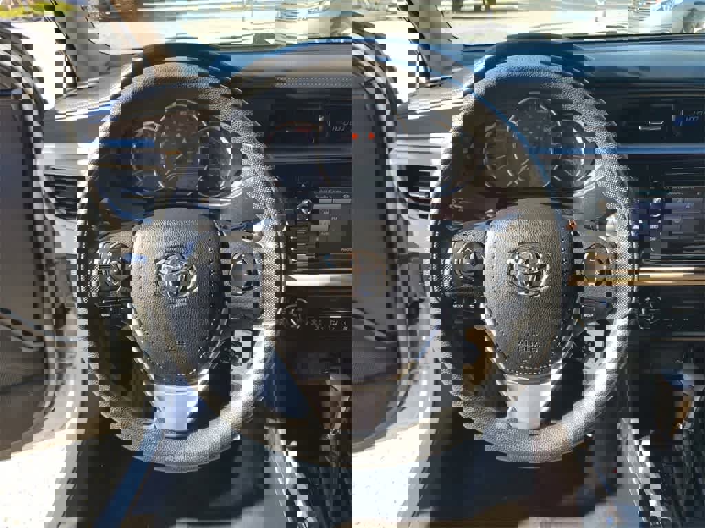 Used 2015 Toyota Corolla LE image 23