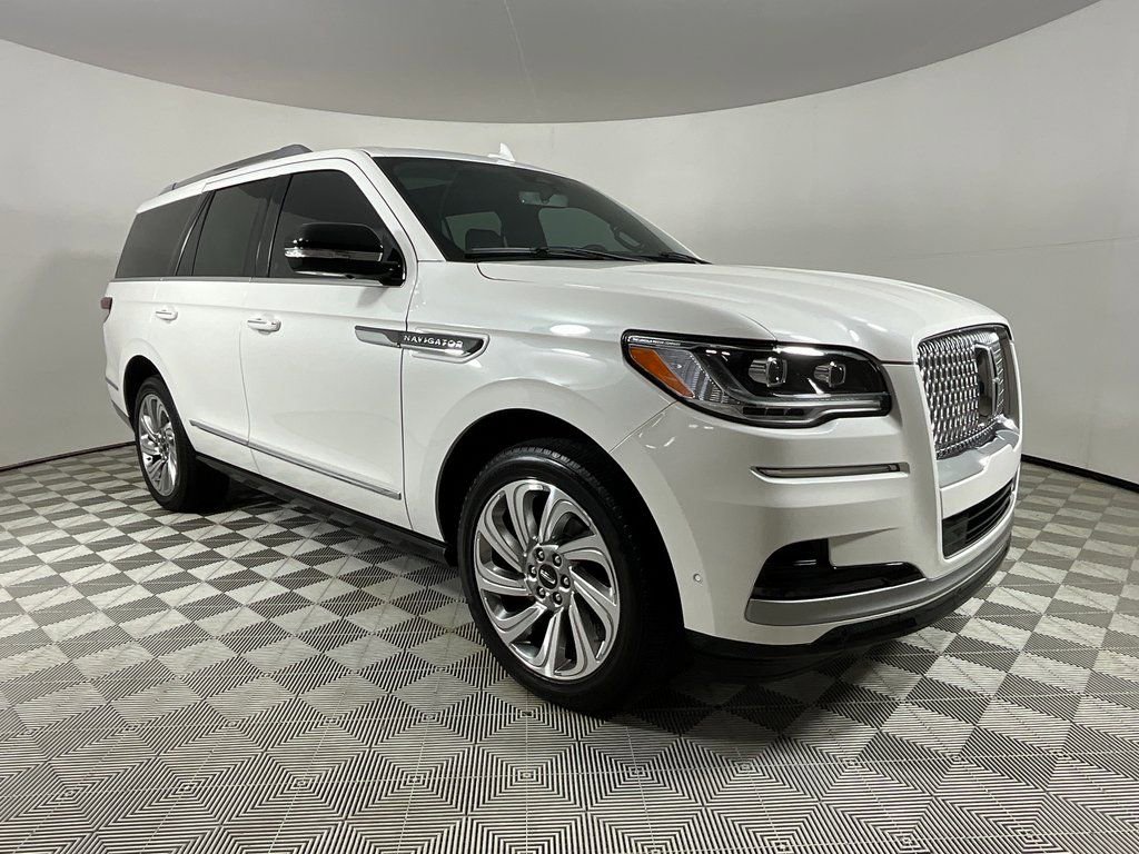 Used 2024 Lincoln Navigator Premiere image 6