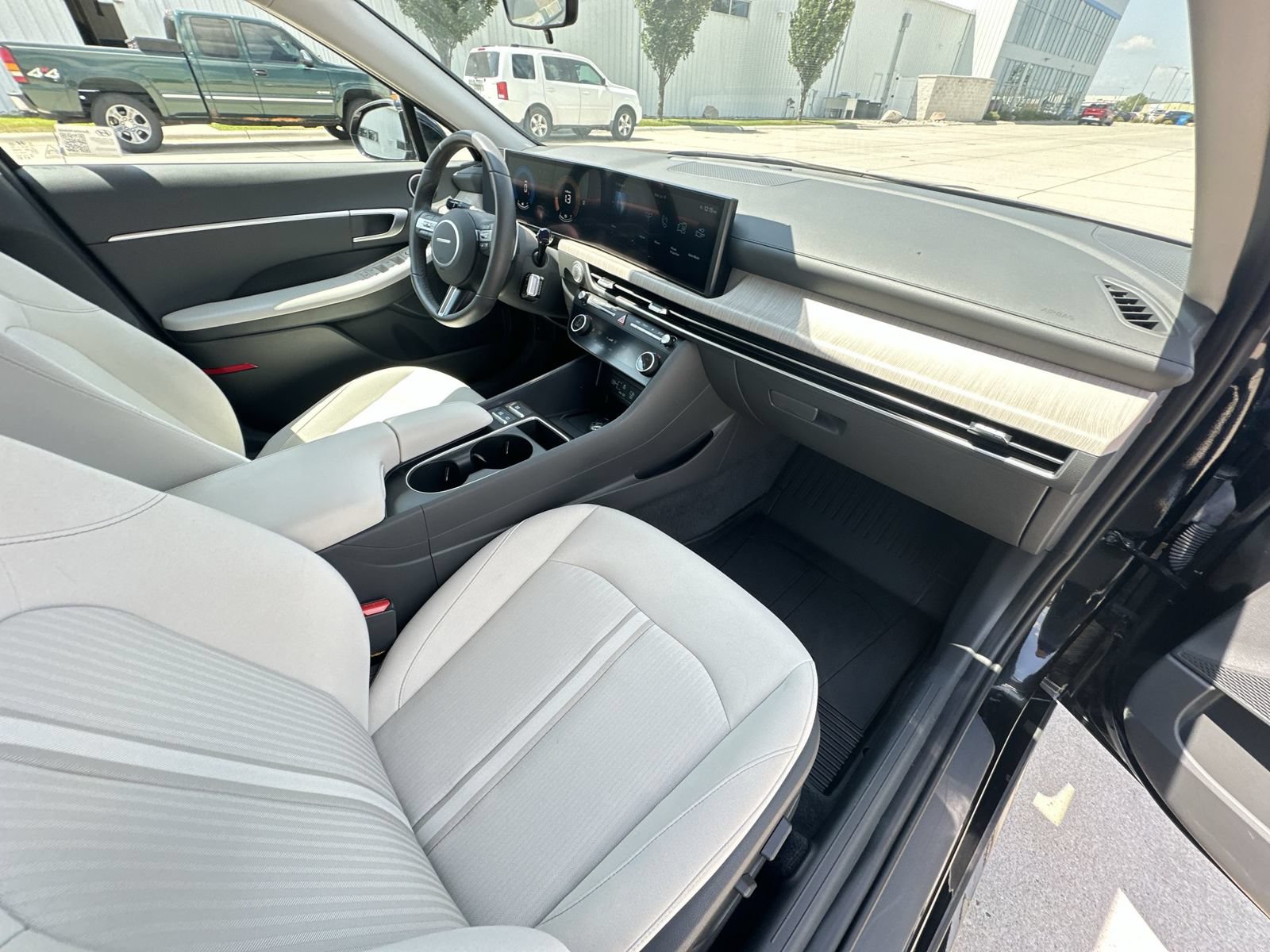 Used 2025 Hyundai Sonata SEL FWD image 27