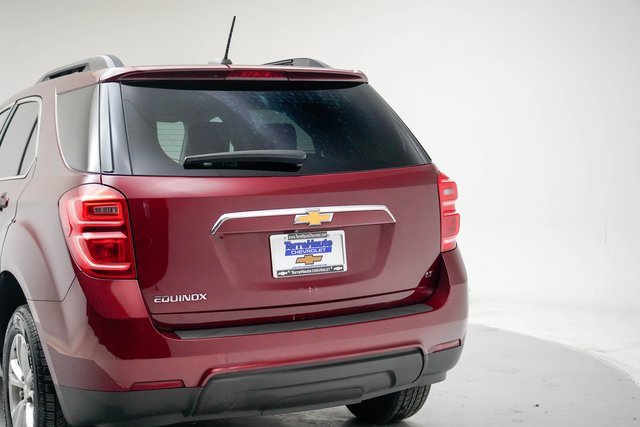 Used 2017 Chevrolet Equinox LT w/ Convenience Package image 4