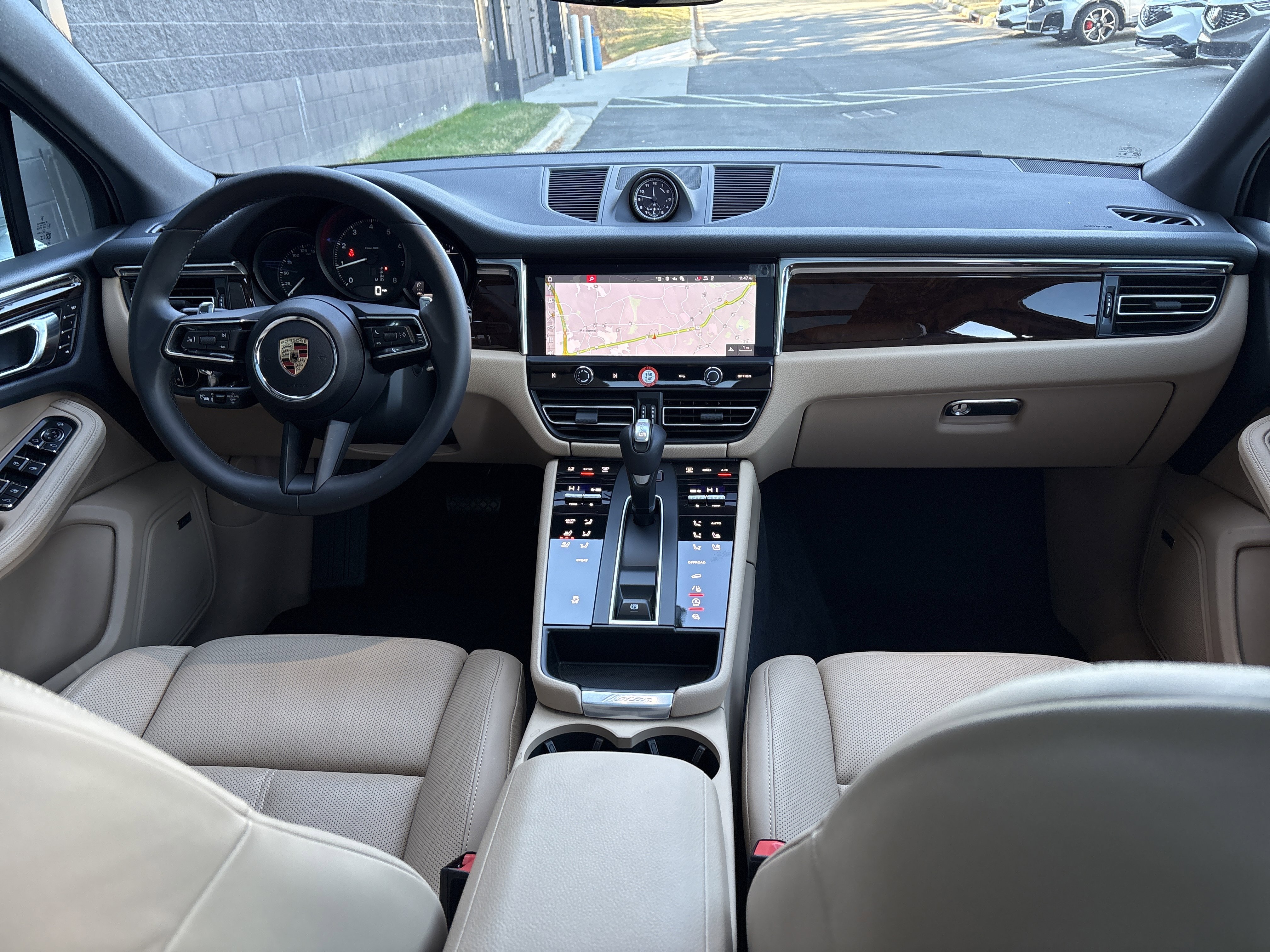 Certified 2025 Porsche Macan image 11