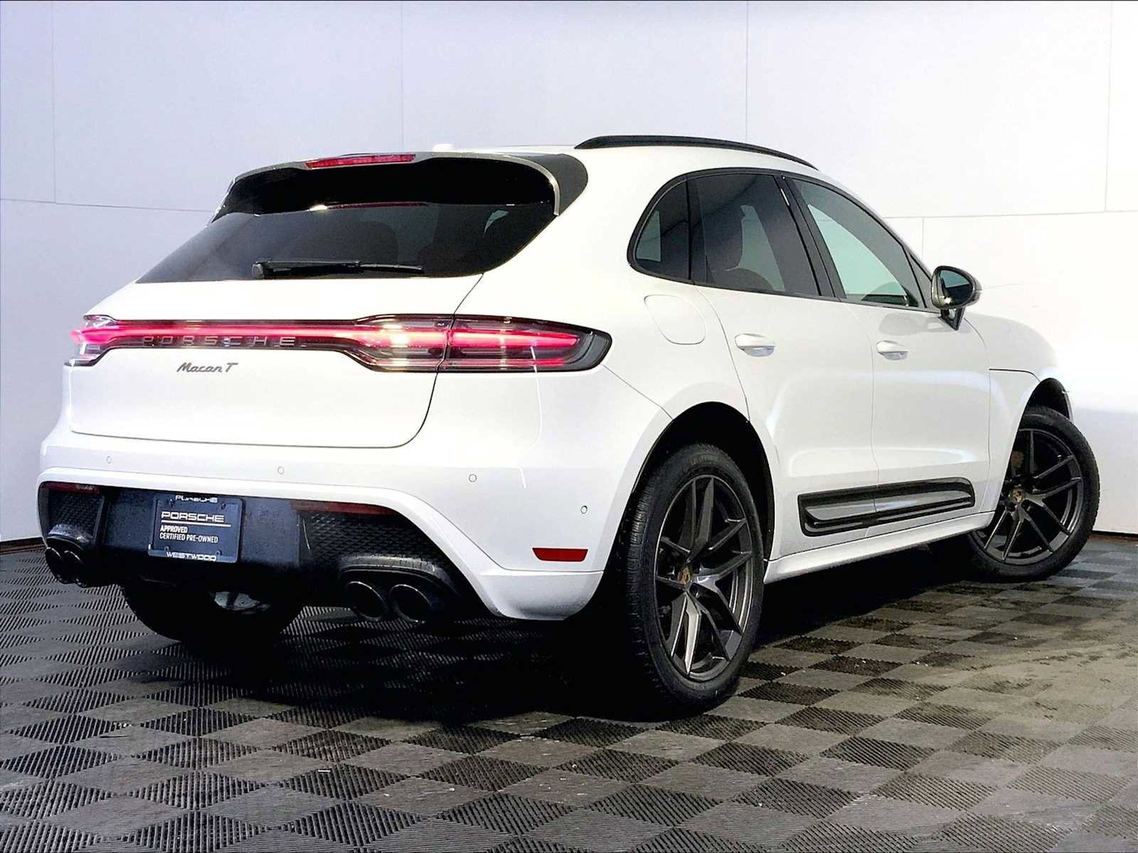 Certified 2023 Porsche Macan Turbo image 7