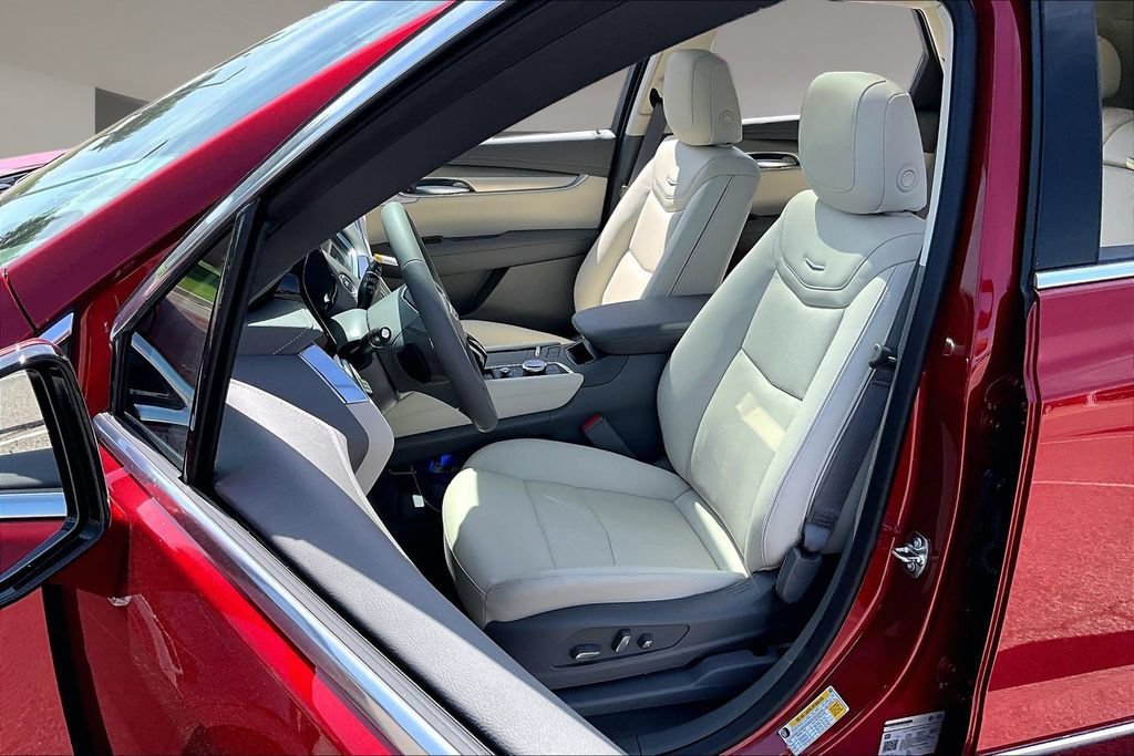 New 2026 Cadillac XT5 Premium Luxury w/ LPO, Floor Liner Package AWD/4WD image 9