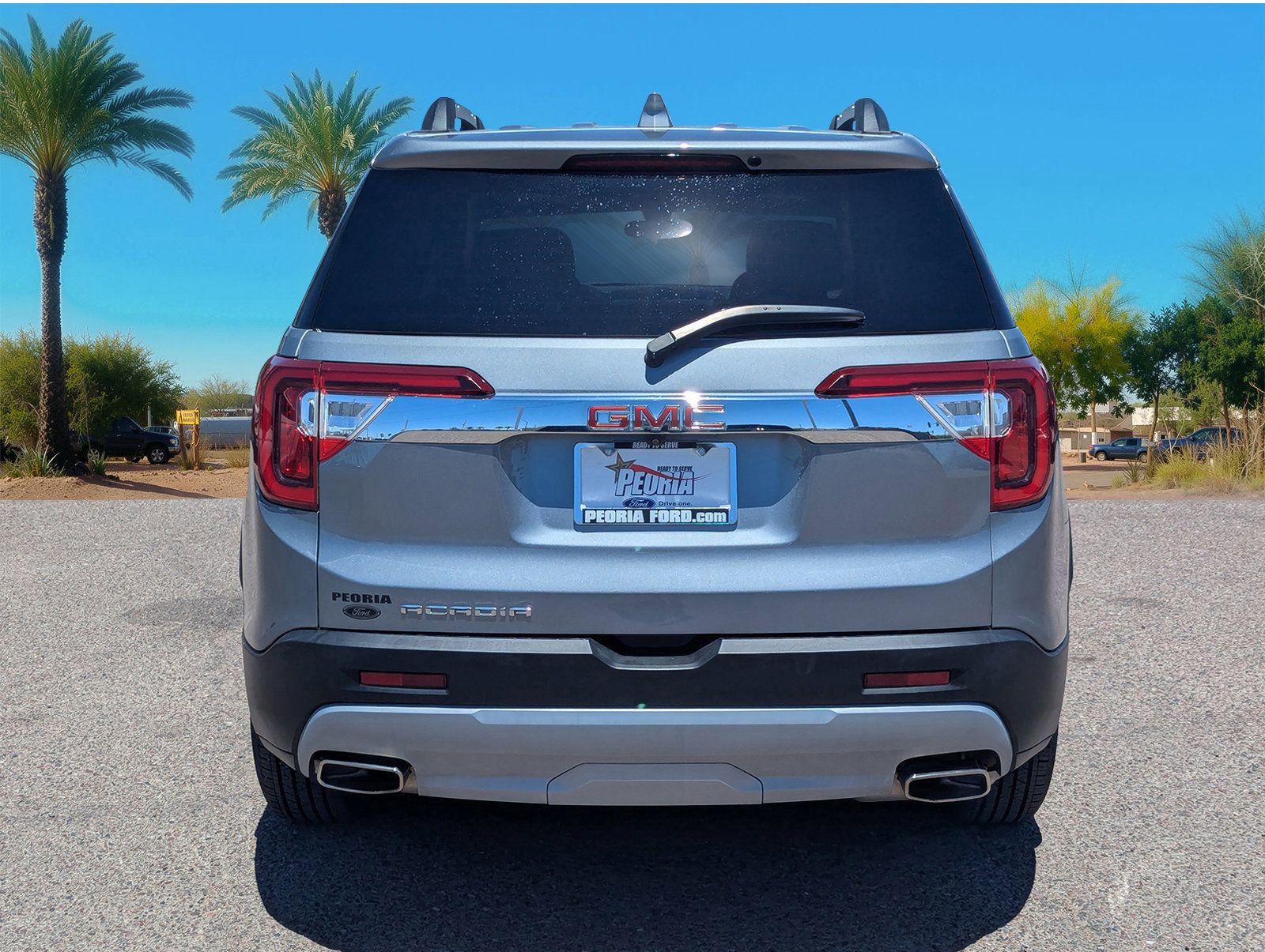 Used 2023 GMC Acadia SLE w/ Driver Convenience Package FWD image 4