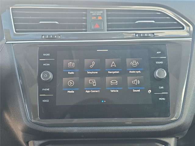Used 2024 Volkswagen Tiguan SE FWD image 19