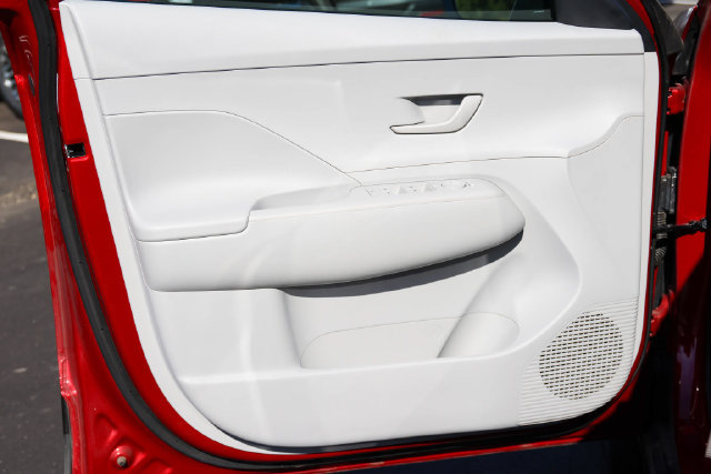 Used 2024 Hyundai Kona SEL w/ Convenience Package FWD image 9