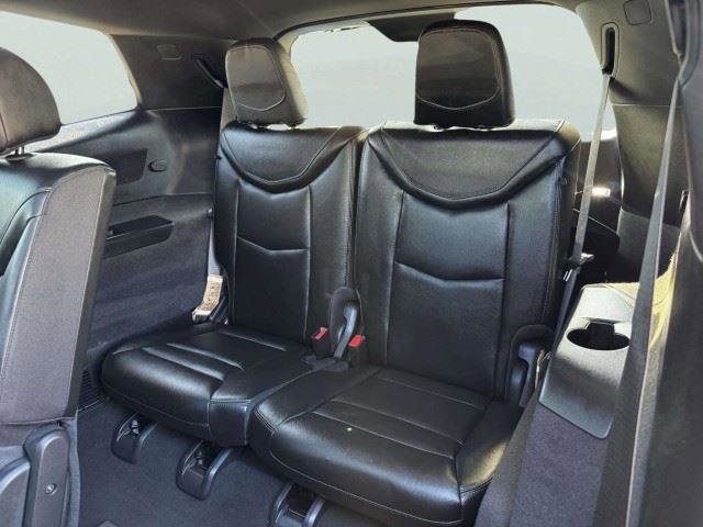 Used 2024 Cadillac XT6 Luxury w/ LPO, Floor Liner Package FWD image 38