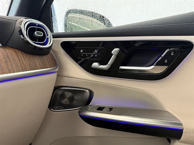Used 2025 Mercedes-Benz GLC 300 image 14