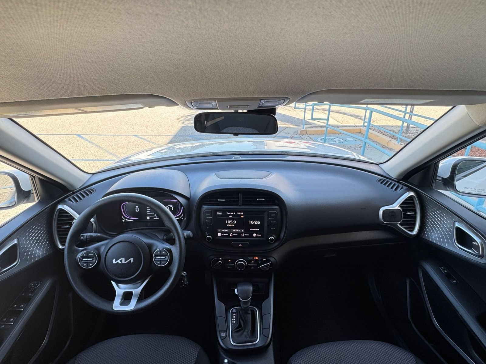 Used 2025 Kia Soul LX w/ LX Technology Package FWD image 31