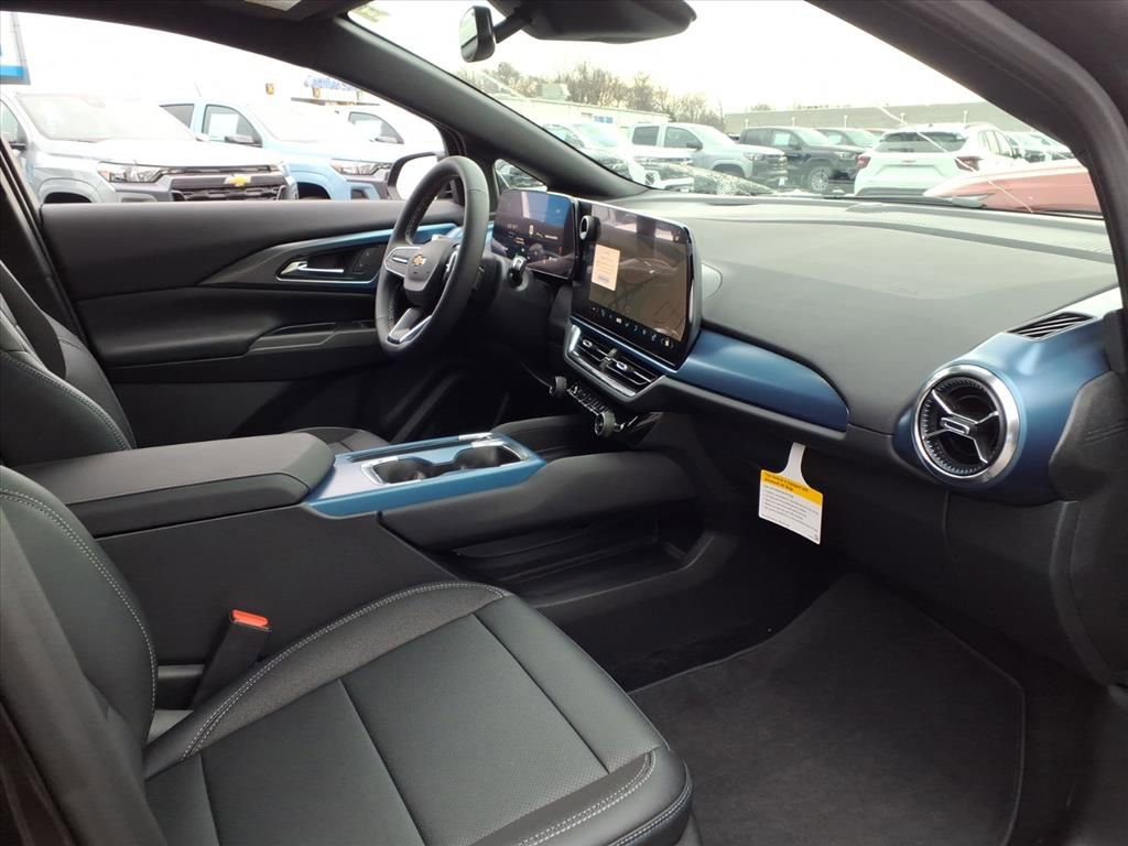 New 2026 Chevrolet Equinox EV LT image 16