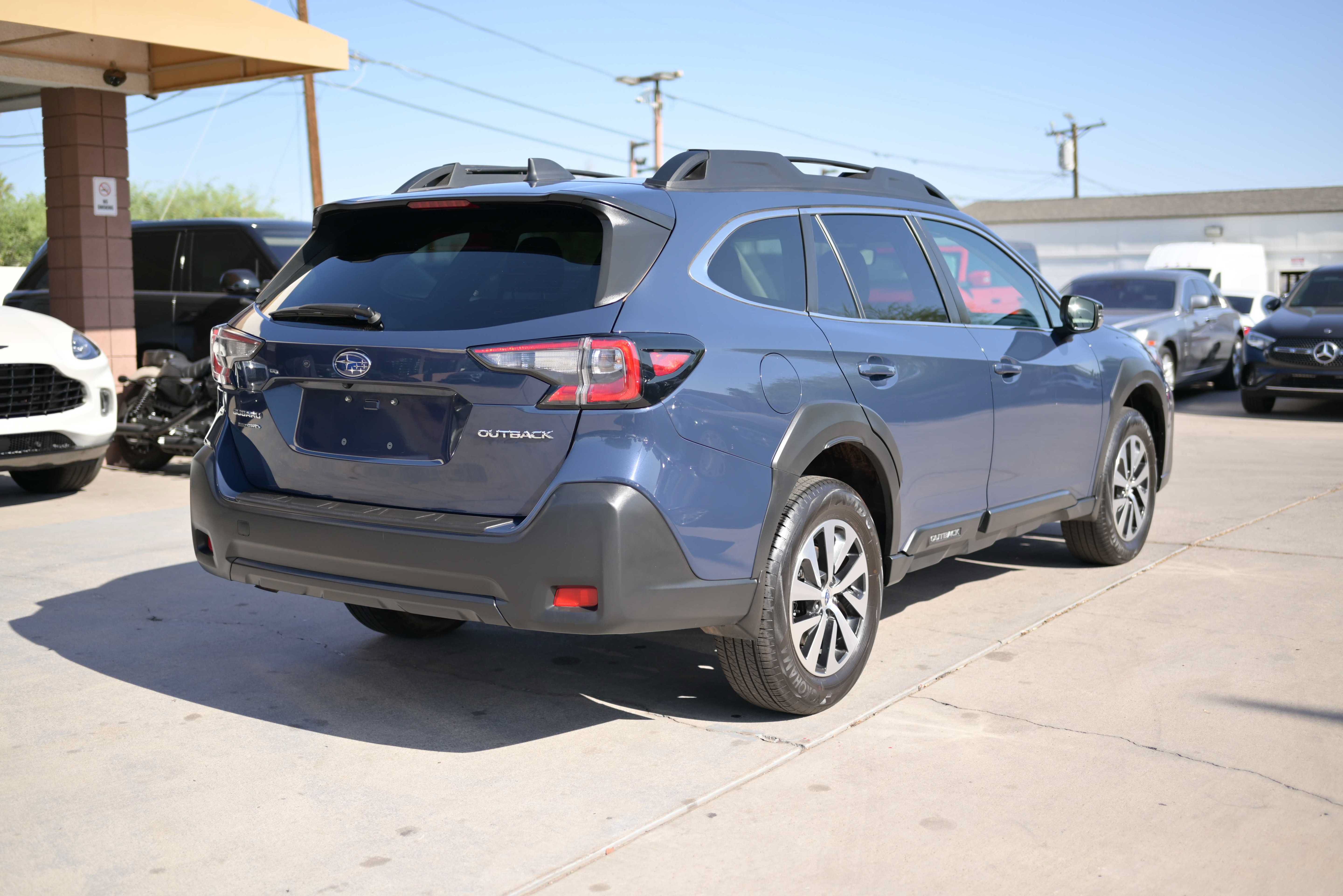 Used 2025 Subaru Outback Premium AWD/4WD image 4