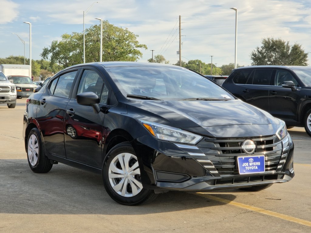 Used 2025 Nissan Versa S w/ Trunk Package FWD image 2