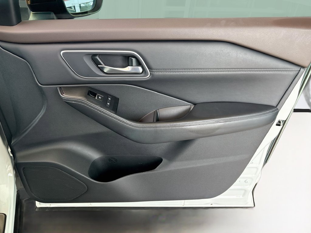 Used 2022 Nissan Rogue Platinum w/ Head-Up Display Package FWD image 25