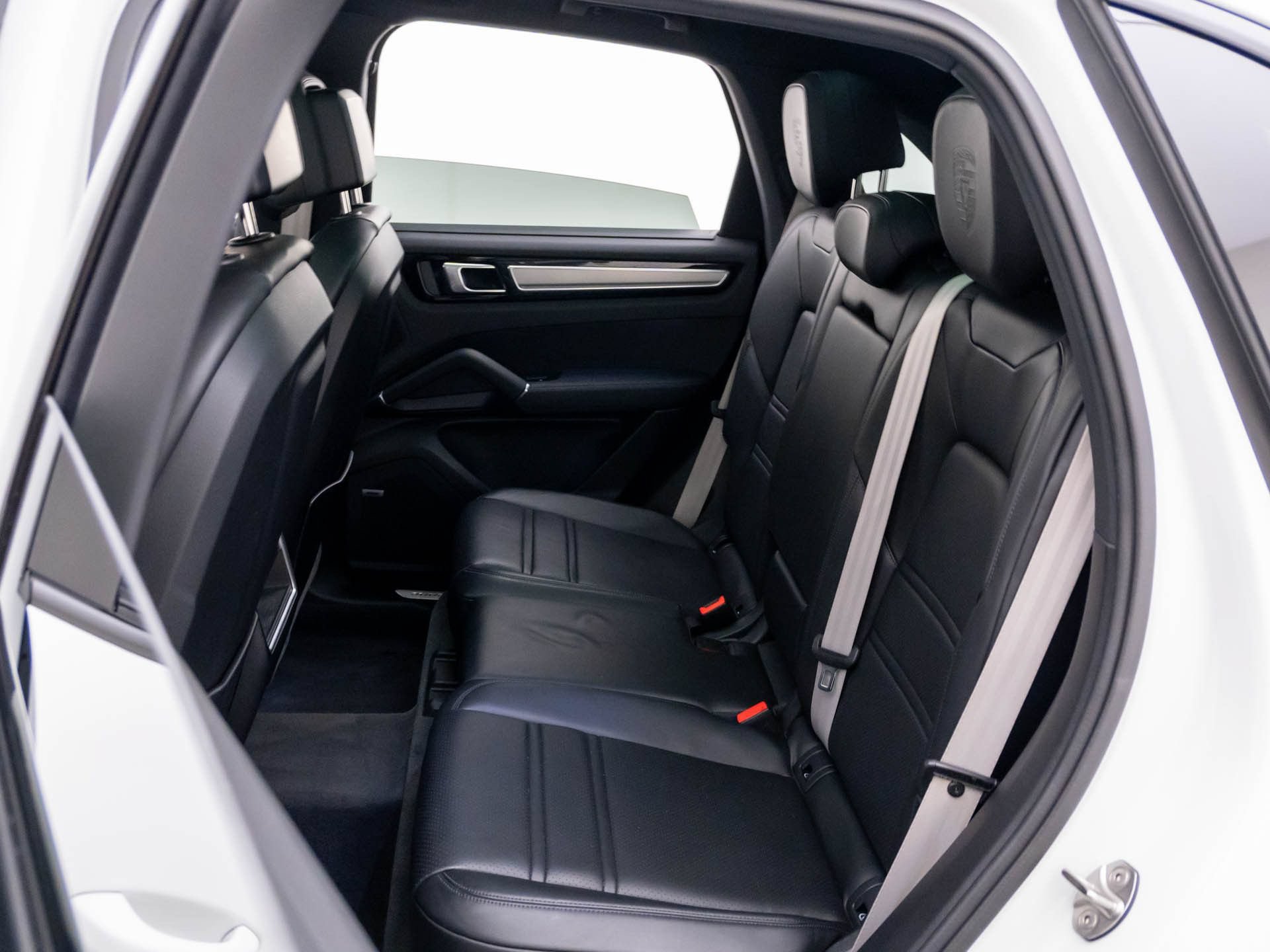 Used 2022 Porsche Cayenne Platinum Edition AWD/4WD image 16