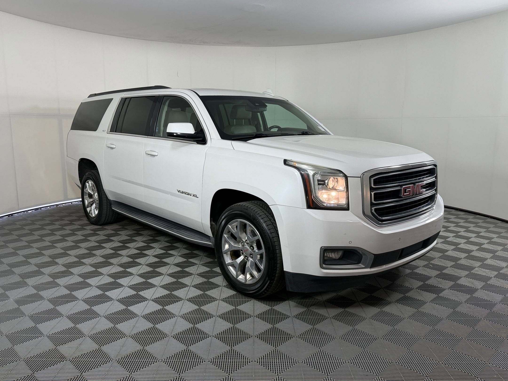 Used 2017 GMC Yukon XL SLT w/ Open Road Package RWD image 7