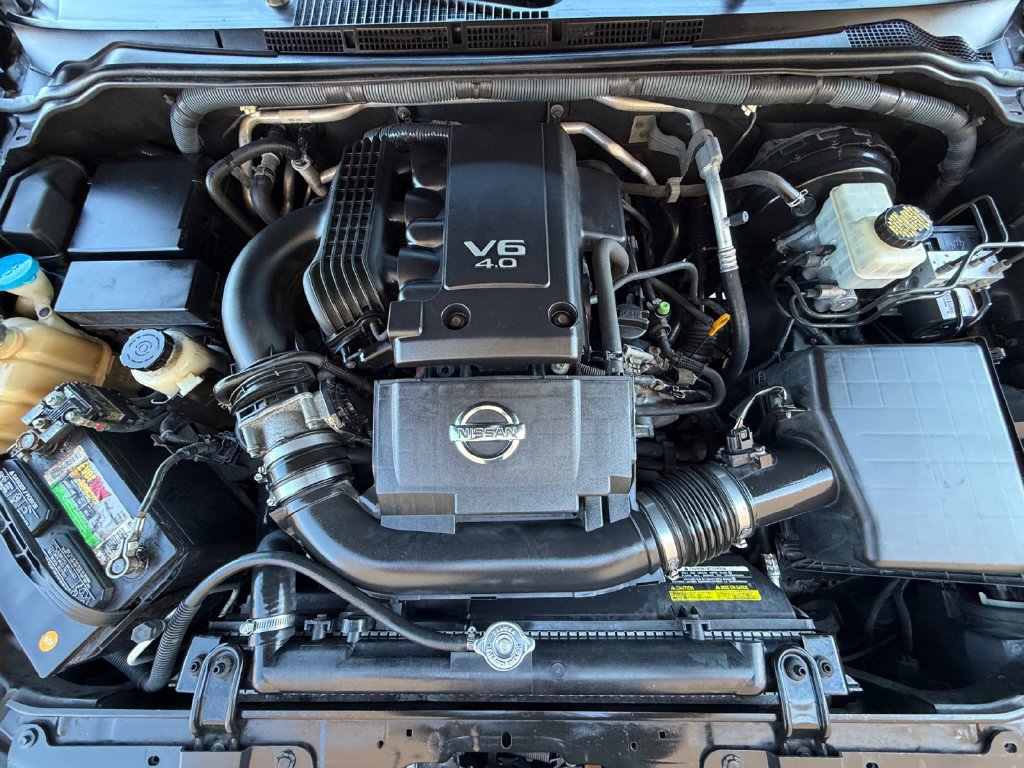 Used 2010 Nissan Frontier SE RWD image 9