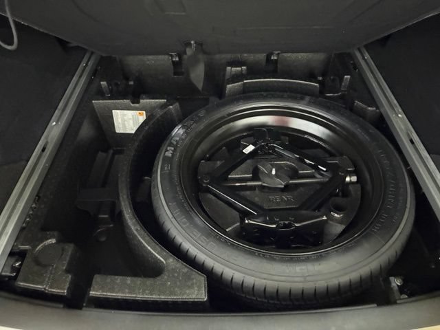 Used 2024 Cadillac XT5 Premium Luxury w/ LPO, Floor Liner Package AWD/4WD image 13