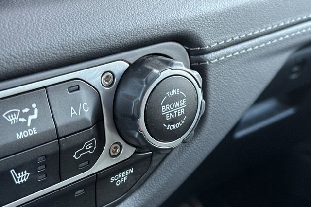 Used 2025 Jeep Gladiator Rubicon w/ Convenience Group image 32