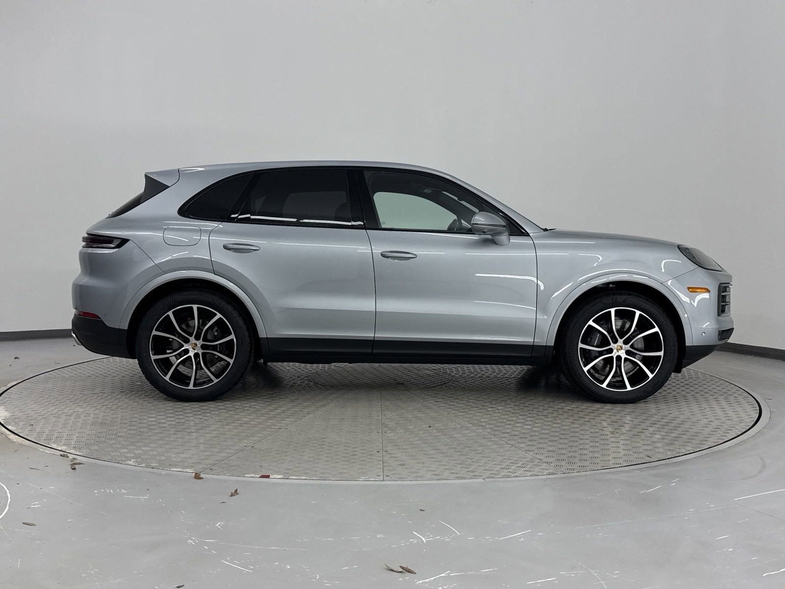 Used 2025 Porsche Cayenne image 8