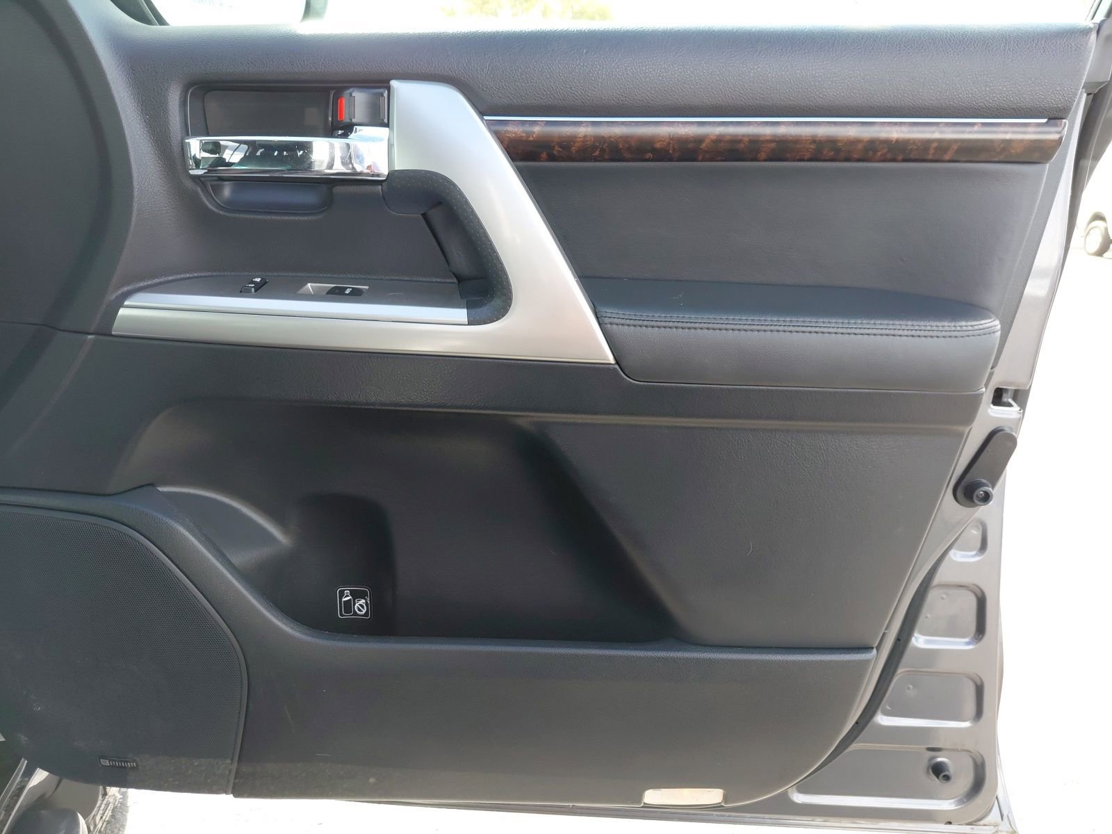 Used 2013 Toyota Land Cruiser image 29