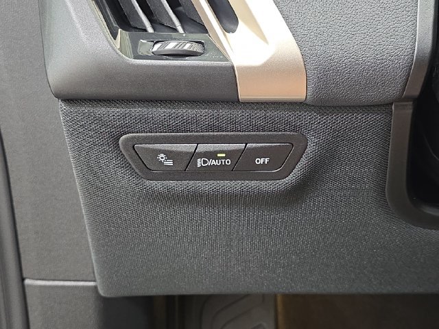 Certified 2026 BMW iX xDrive45 AWD/4WD image 23