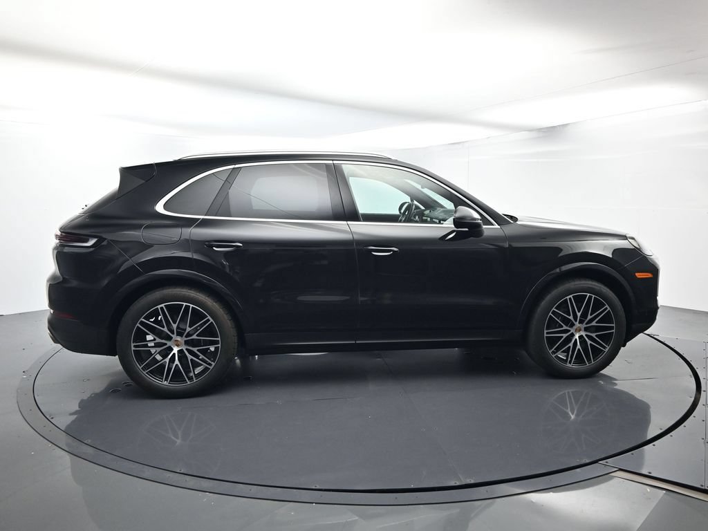 Certified 2025 Porsche Cayenne AWD/4WD image 16