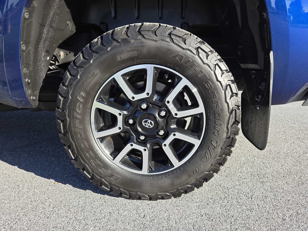 Used 2015 Toyota Tundra SR5 w/ TRD Off Road Package AWD/4WD image 28