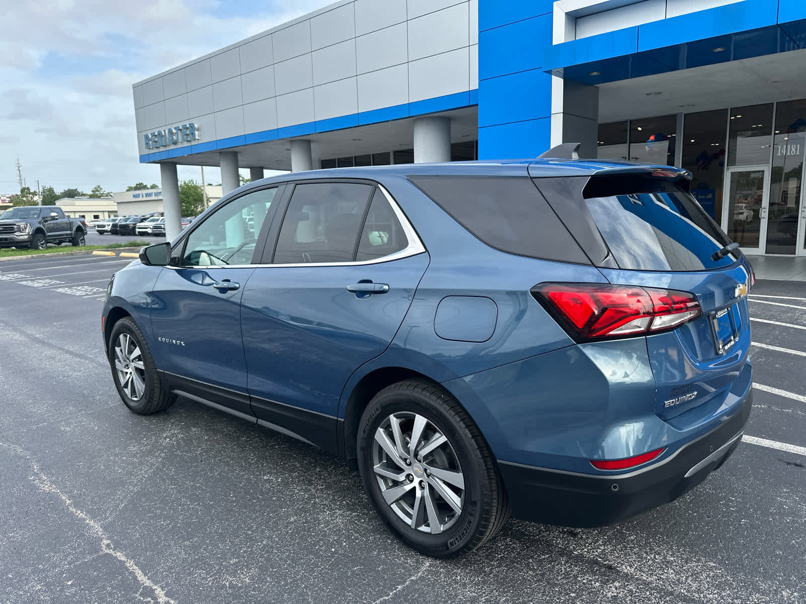 Used 2024 Chevrolet Equinox LT w/ LPO, Floor Liner Package FWD image 3