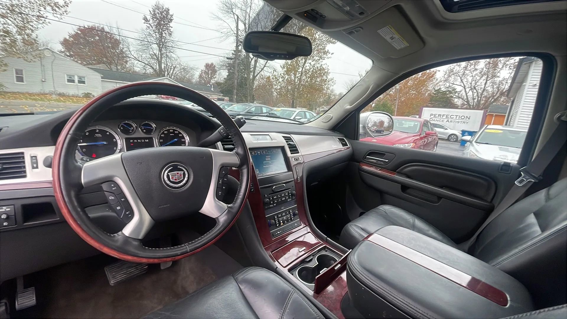 Used 2011 Cadillac Escalade EXT Premium image 17