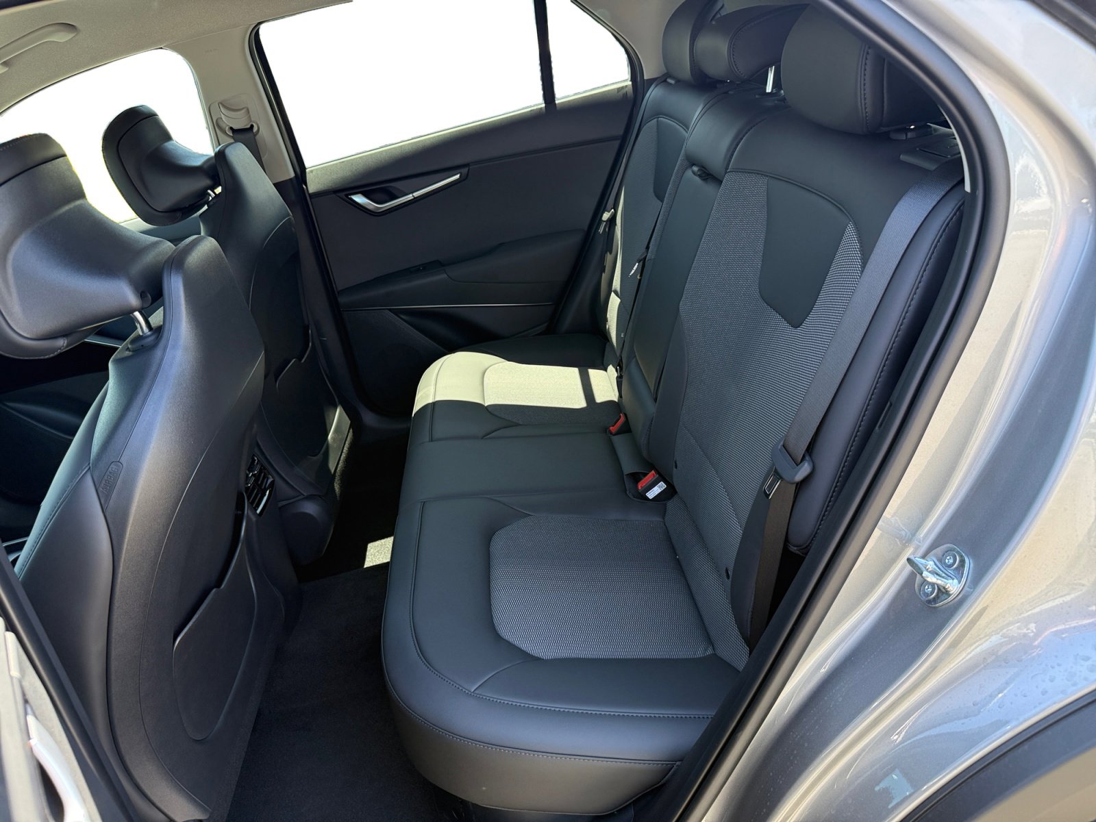 New 2026 Kia Niro EX FWD image 16