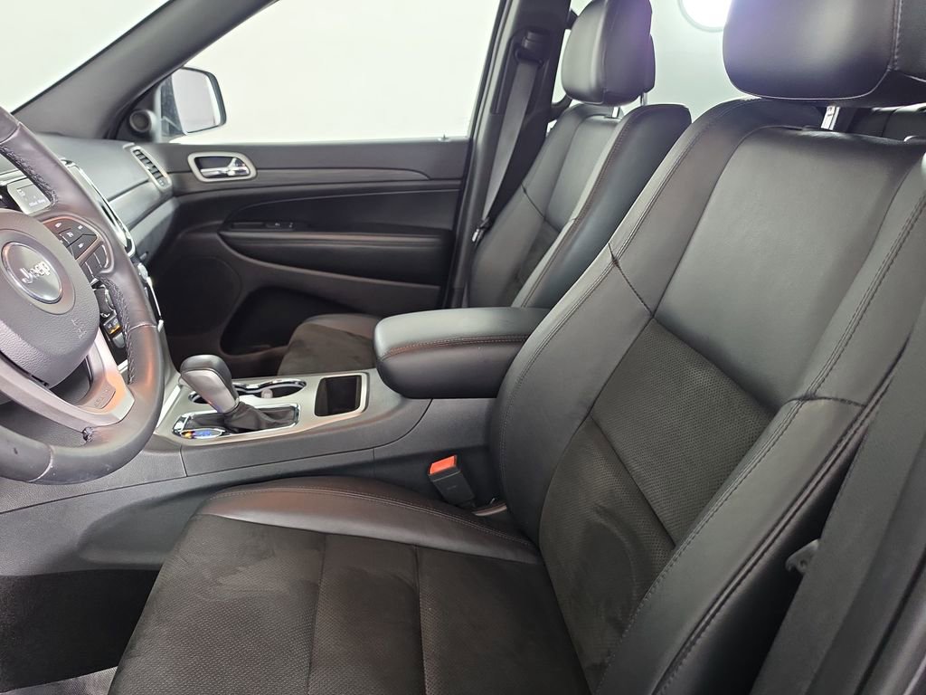 Used 2019 Jeep Grand Cherokee Laredo w/ Laredo X Package AWD/4WD image 8