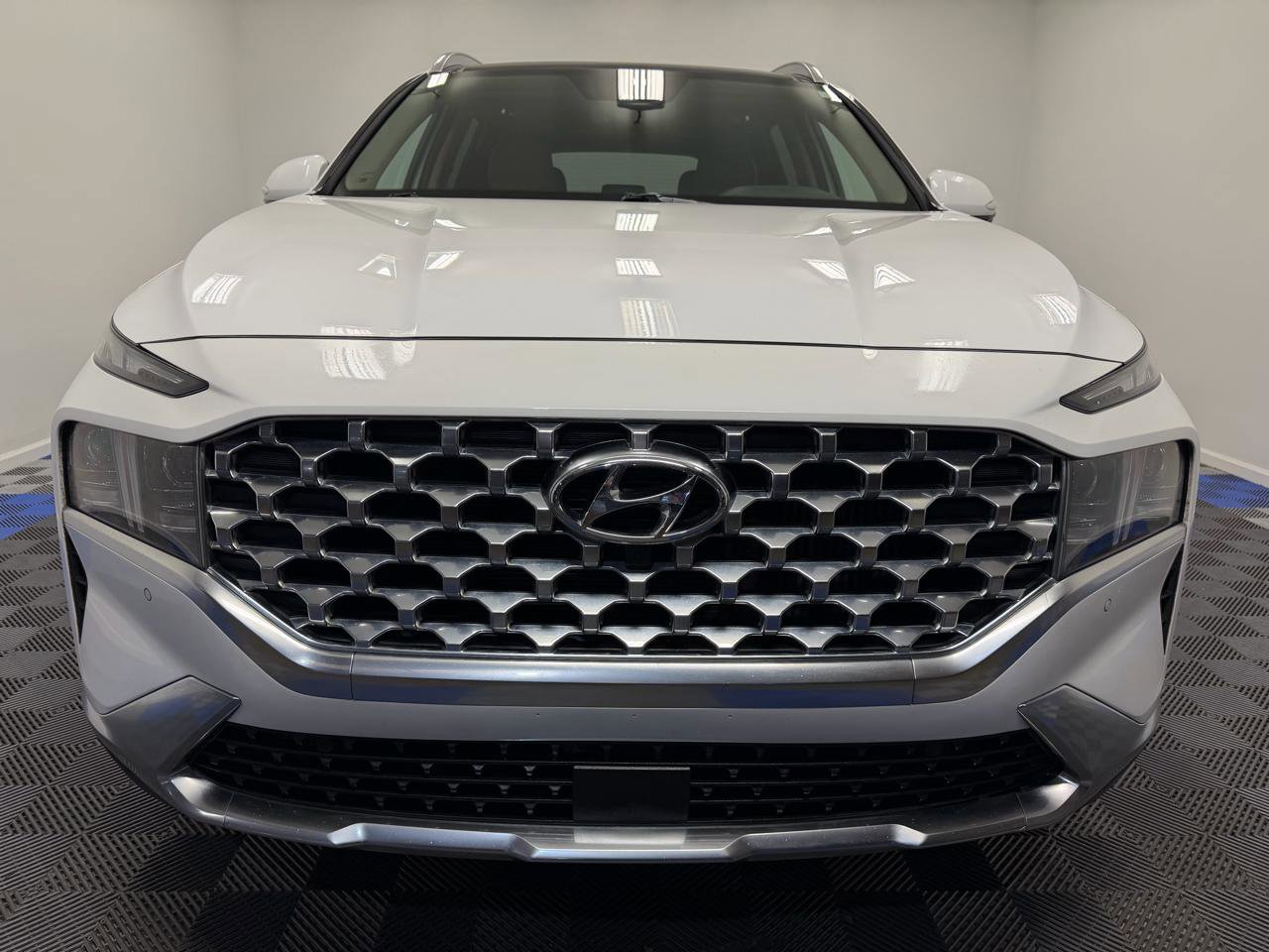 Used 2023 Hyundai Santa Fe Limited AWD/4WD image 2