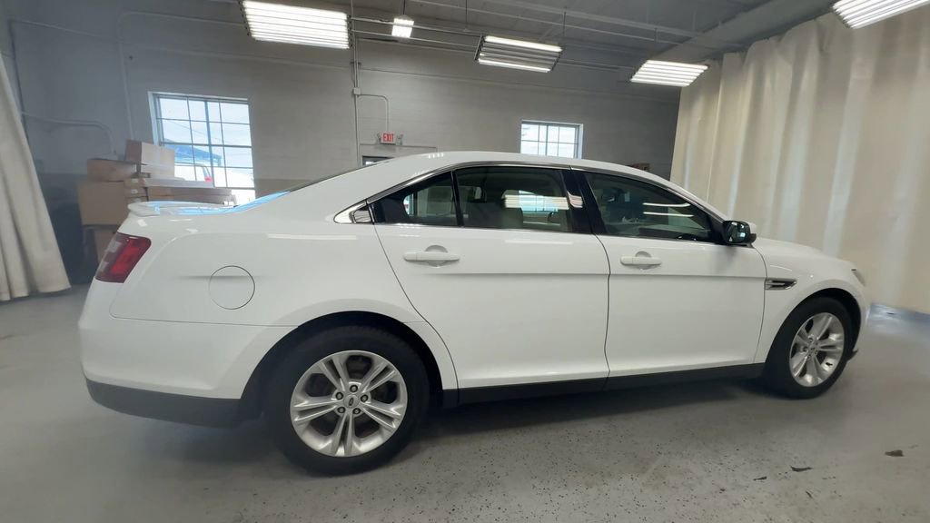 Used 2015 Ford Taurus SEL FWD image 12