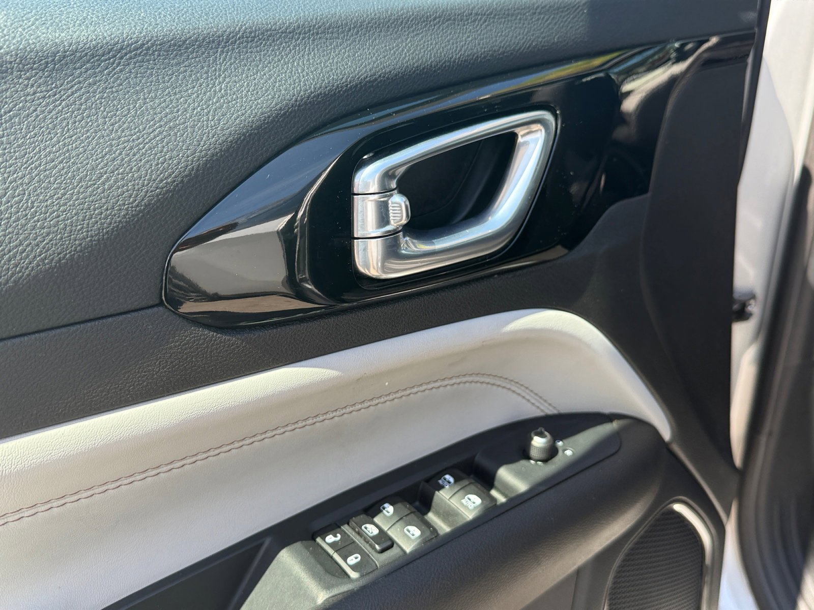 Used 2025 Jeep Compass Limited AWD/4WD image 11