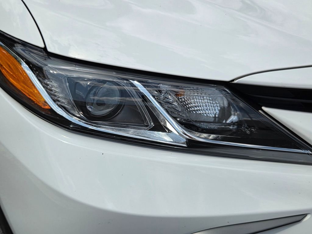 Used 2023 Toyota Camry LE FWD image 5